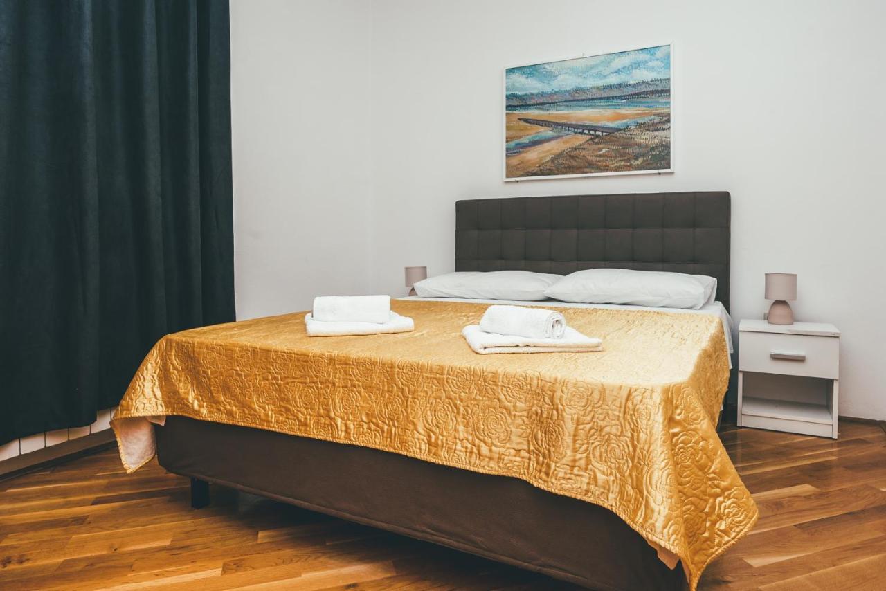 Matej 1 Apartment Zadar Bagian luar foto